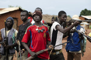 3488523_6_72e8_des-miliciens-antibalaka-opposes-aux-soldats-de_3281453c3f520904aa54d2a4d5963295