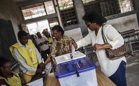 une-mozambicaine-vote-a-maputo