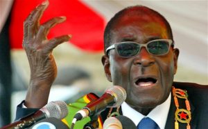 Robert Mugabe, entame une présidence plein de remous 